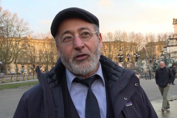 Tareq Oubrou, grand Imam de la mosquée de Bordeaux et essayiste, dit son attachement à la liberté d'expression même si elle peut parfois offenser les croyants.