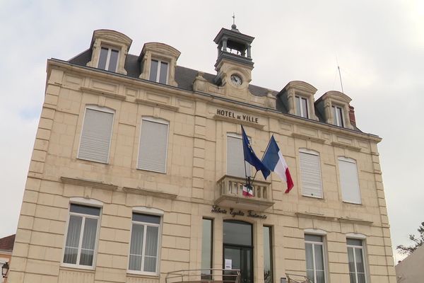 La mairie de Montchanin.