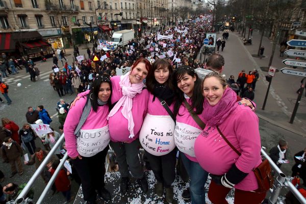 Maternité mise en scène pendant la "manif pour tous" dimanche dernier à Paris