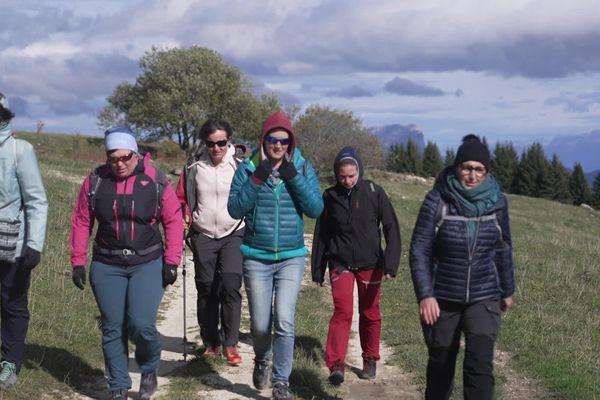 Neuf femmes, suivies pour un cancer, ont participé à un séjour de trois jours en montagne dans le Vercors - octobre 2024