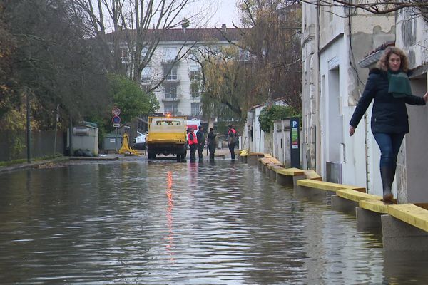 Saintes a l'habitude de voir la Charente déborder de son lit