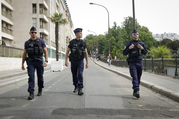 Un couple a été agressé, possiblement en raison de leur orientation sexuelle, à Paris, près du canal Saint-Martin. (Illustration)