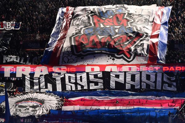 Lors du match PSG-Starsbourg, le Collectif Ultras Paris (CUP) a entonné un chant homophobe visant les Marseillais, à huit jours du "clasico" au Vélodrome.