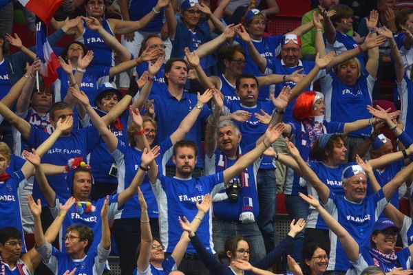 Le public français lors du quart de finale de l'équipe de France en Coupe Davis, à Trinec. 