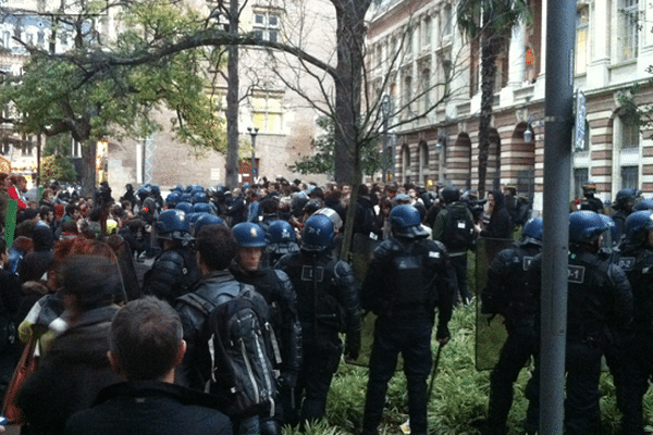 square Charles de Gaulle samedi après-midi