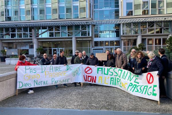 Les riverains d'Aussonne, près de Toulouse (Haute-Garonne) sont toujours mobilisés contre l'implantation d'une aire de grand passage sur leur commune destinée aux gens du voyage.