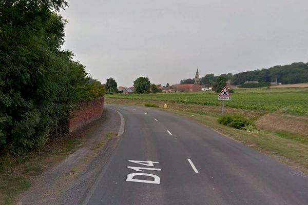 La fourgonnette est entrée en collision avec le Bulldozer à la sortie de cette courbe