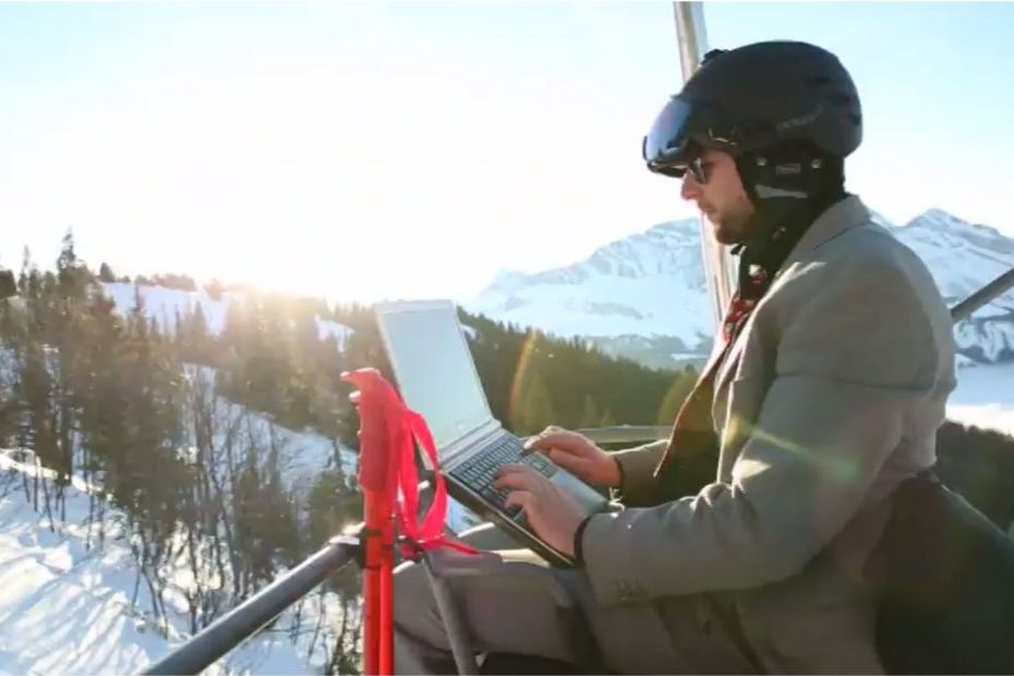 Que faire de ses bâtons de ski sur un télésiège? Ces Chambériens ont trouvé la réponse