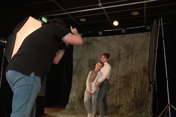 A Besançon, la Fédération française de la photographie a proposé aux bénéficiaires du Secours populaire de passer devant l’objectif de photographes professionnels.