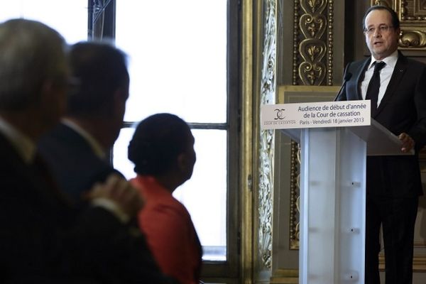 François Hollande devant les magistrats de la Cour de Cassation pour la cérémonie annuelle des voeux, vendredi 28 janvier 2013