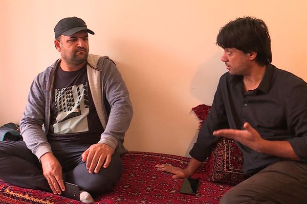 Isa Khan Mohammad et Obaidullah Haidari deux anciens auxiliaires afghans inquiets pour leurs familles 