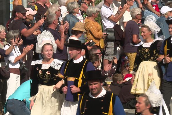 La Grande Parade, un des moments forts de la 101ème édition du festival des Filets bleus de Concarneau.