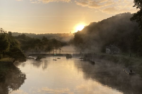 Météo. Brume et lever de soleil sur le Blavet