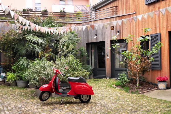 Marie et Yoann ont rénové une ancienne limonaderie pour en faire une maison à leur image.