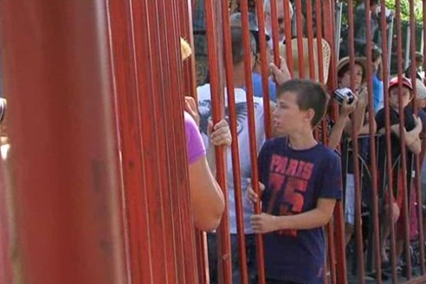 Le public des fêtes votives est désormais prié de rester derrière les barrières, à Mauguio dans l'Hérault