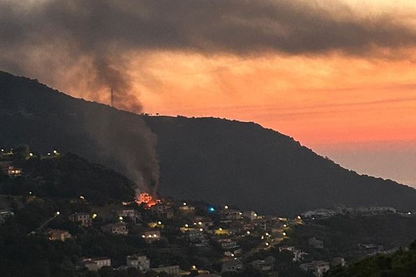 Le sinistre s'est déclaré vers 6 heures ce mardi sur la commune de Ville-di-Pietrabugno.