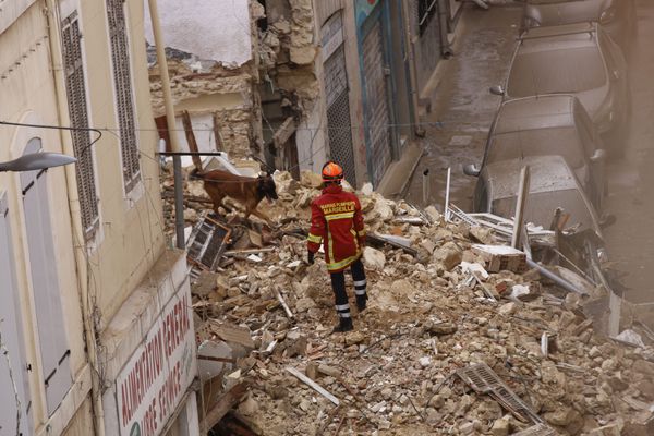 Le 5 novembre 2018 à 9h du matin, deux immeubles s'écroulent rue d'Aubagne, dans le centre-ville de Marseille. Huit personnes meurent dans les effondrements.