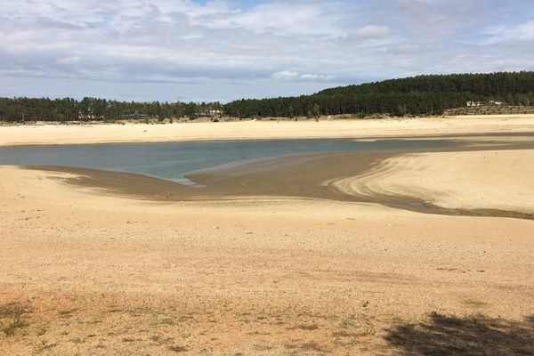 Le lac de Saint-Ferréol est quasiment vide