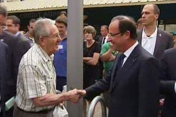 François Hollande dans le quartier du Garros