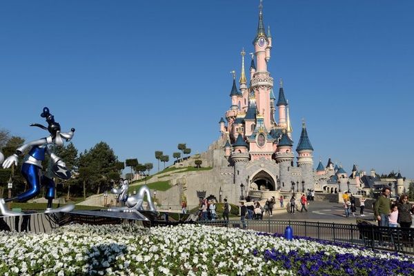 Le groupe emploie 16 000 personnes à Disneyland Paris.