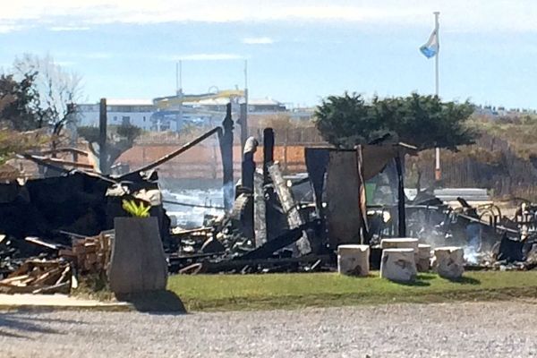 Grau-du-Roi (Gard) - un restaurant de plage du Boucanet détruit par les flammes - 5 septembre 2016.