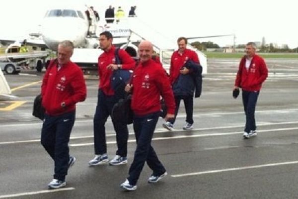 Didier Deschamps à sa descente de l'avion à Rennes