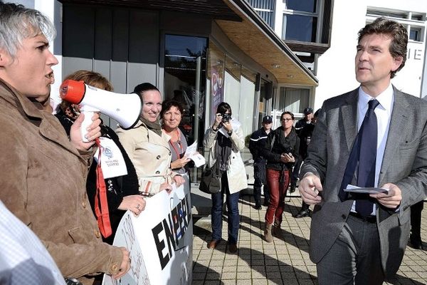 Arnaud Montebourg, le ministre du redressement productif a rencontré les syndicats de STX à la mairie de Bouguenais, en marge il a aussi échangé avec les salariés du Crédit Immobilier de France