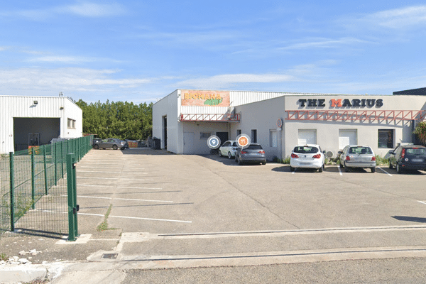 C'est sur ce parking de la rue Daladier à Cappentras que le papa s'est garé le matin même.