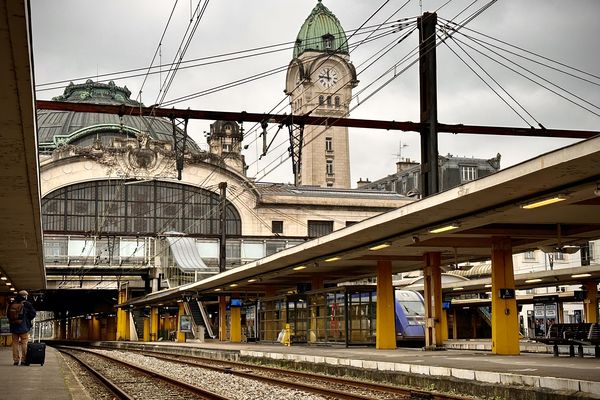 Illustration - Une panne de train de maintenance SNCF provoque annulations et retards sur la ligne POLT