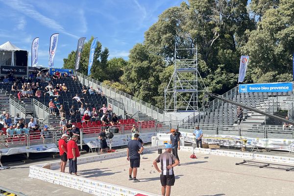 Philippe Quintais et Philippe Suchaud sur le terrain France 3 de La Marseillaise à pétanque 2024.