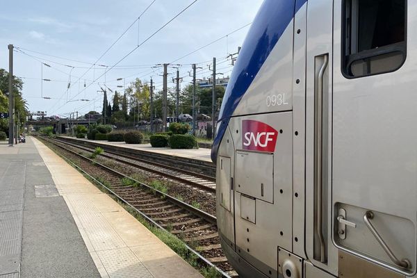 Un trentenaire percuté par un train à Fréjus, la circulation interrompue dans les deux sens - Illustration.