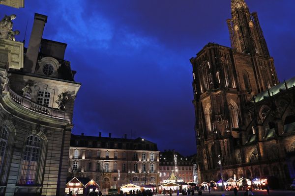 L'exercice d'incendie élabore une situation qui a lieu pendant le marché de Noël de Strasbourg.