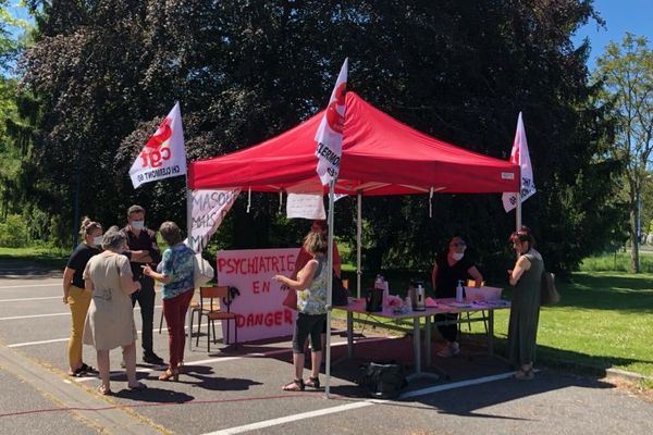 Mercredi 20 mai, la CGT a mobilisé les personnels du centre hospitalier isarien sur le site de Fitz-James en vue d'un mouvement national prévu le 16 juin. Ils revendiquent des hausses de salaires et l'attribution de la "prime Covid" à tous.