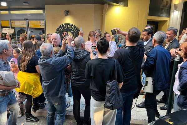 Une quinzaine de militants d'extrême droite ont protesté contre la diffusion du film "Mothership" à Bastia, ce lundi 23 septembre.