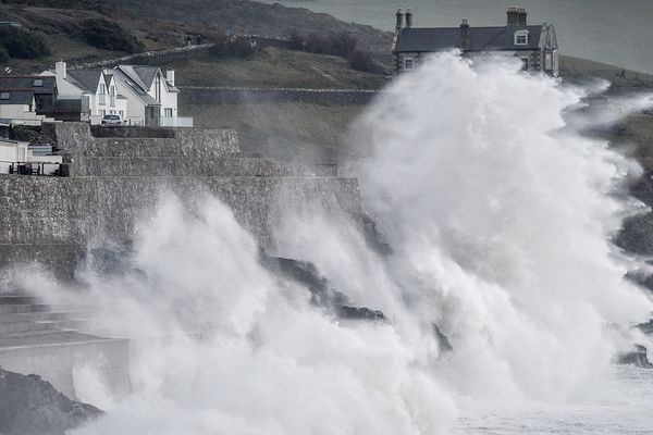 La tempête Freya a débuté sur les côtes anglaises ce dimanche avec des rafales allant jusqu'à 80 km/h