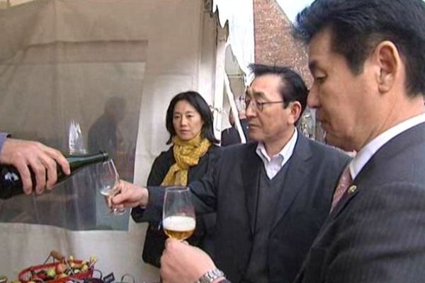 Une délégation japonaise était ce week-end à Beuvron-en-Auge pour la f^te du cidre