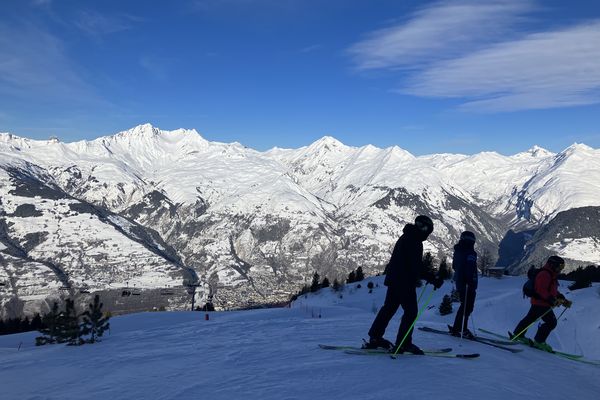 Froid, affluence, canons à neige, remontées... Les stations de ski travaillent pour faire baisser leur empreinte carbone