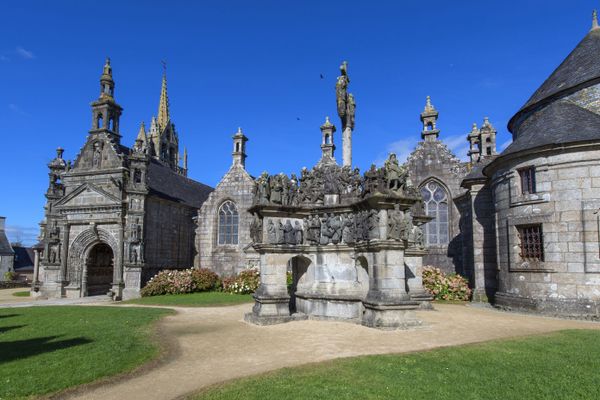 Enclos paroissial de Guimiliau dans le Finistère