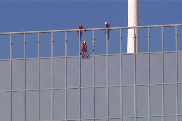 Intervention des pompiers du GRIMP après la chute d'une plaque de verre- Le 26/12/2015