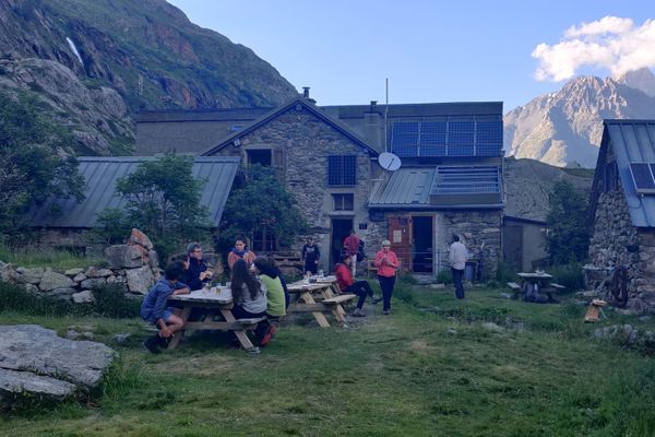 Un groupe de musiciens organise des concerts en altitude dans une vingtaine de refuges de l'Isère, cet été.