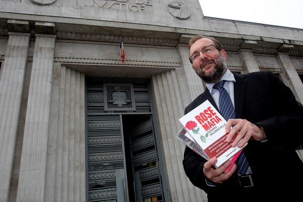 Gérard Dalongeville et son livre, Rose mafia. 