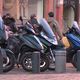 Le stationnement régulier des scooters sur les trottoirs de Toulouse pose poblème.