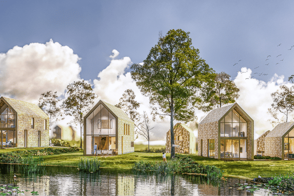 Les 180 lodges du parc sont inspirés des séchoirs à tabac de la vallée de la Semois.