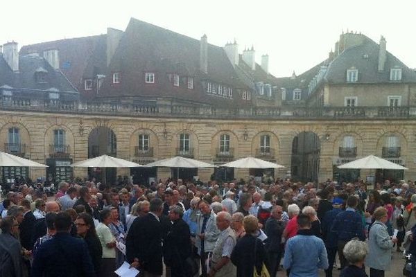 Un rassemblement silencieux était organisé place de la Libération, mercredi 30 juillet 2014, pour alerter l’opinion sur les persécutions envers les chrétiens de Mossoul, grande ville du nord de l’Irak.