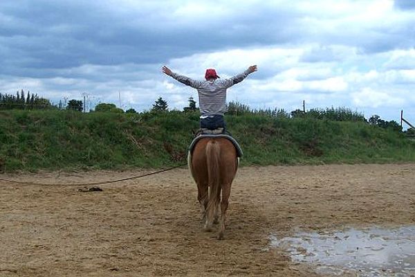 Equidicap est une association qui oeuvre depuis 2000 au développement de la pratique d'activités équestres par des personnes handicapées ou en difficulté.