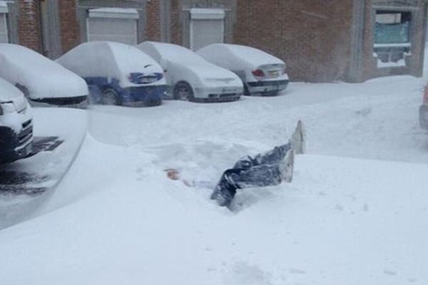 Plongeon dans une piscine de neige !