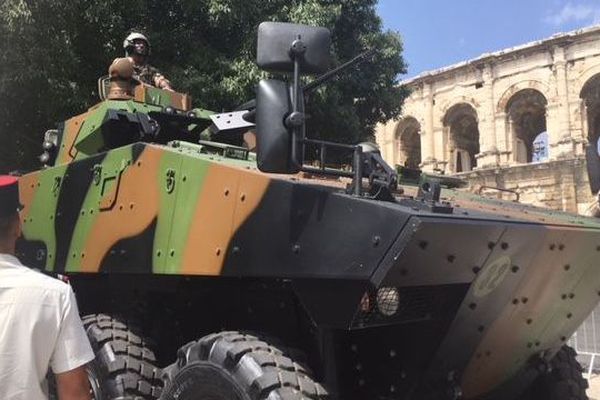 Le défilé 14 juillet à Nîmes