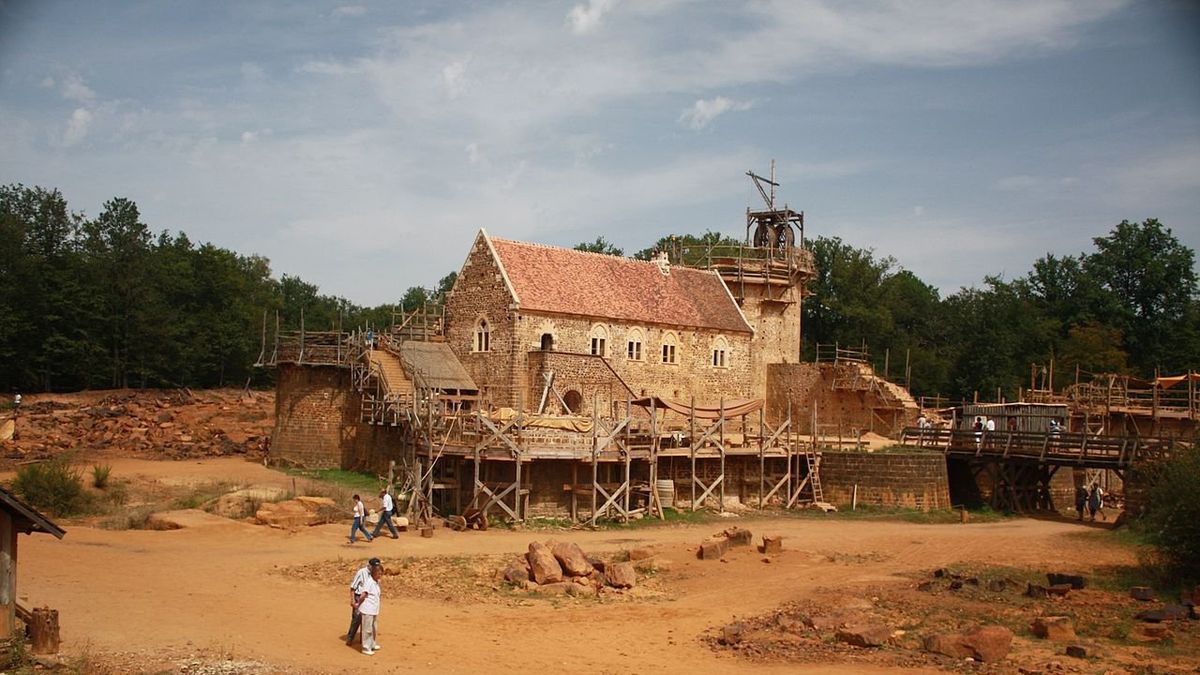 Guédelon, un chantier chargé d'histoires