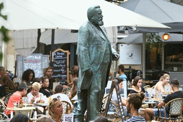 Statue Jean Jaurès à Montpellier (Hérault).