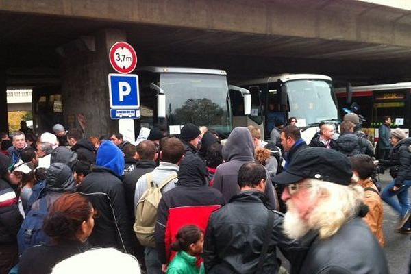 L'évacuation du campement de Perrache a débuté dans le calme ce lundi matin....